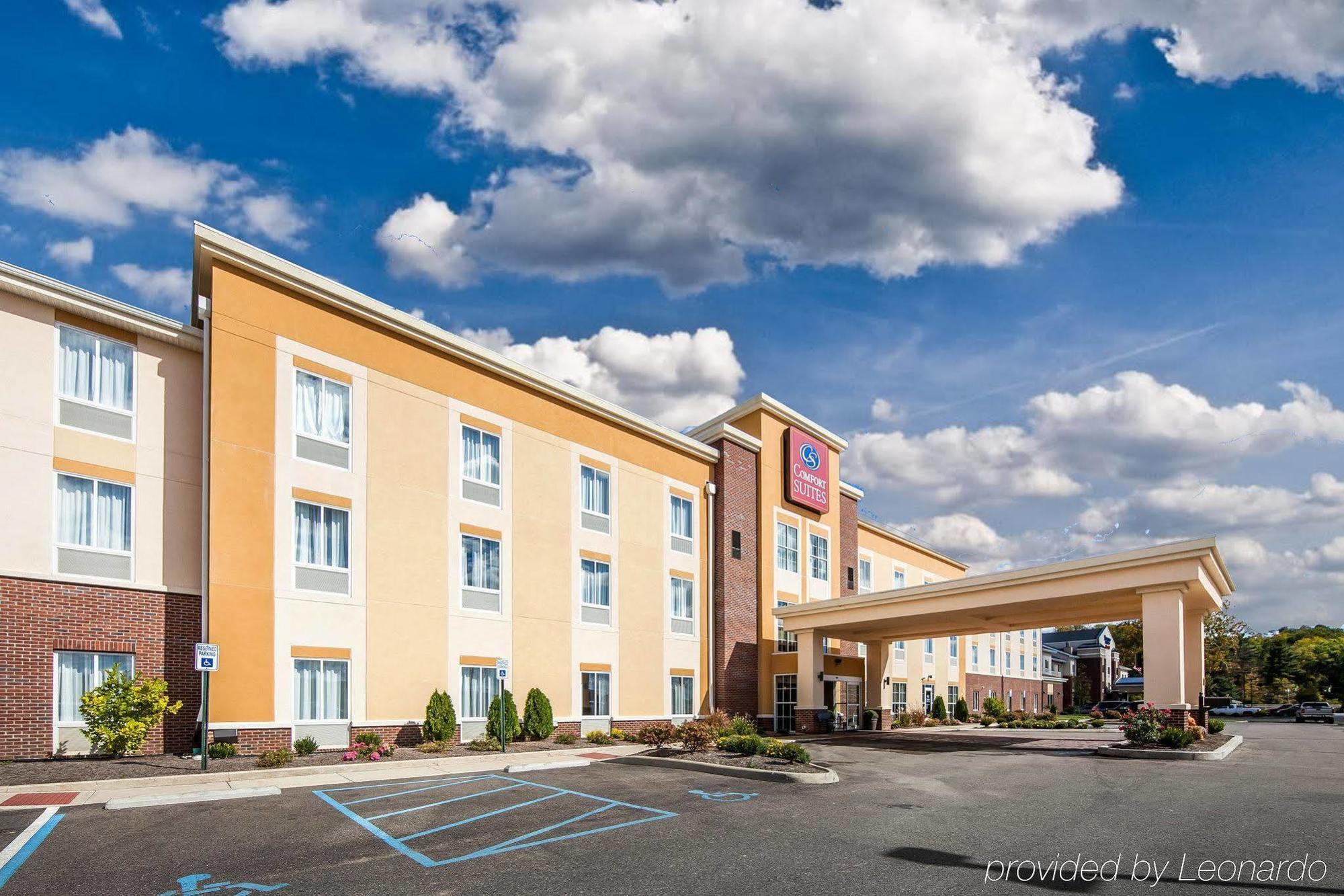 Comfort Suites Marietta-Parkersburg Exterior photo